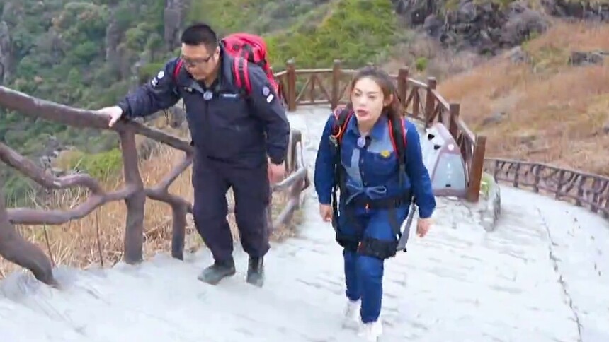 外骨骼机器人是如何协助穿戴者登山的？