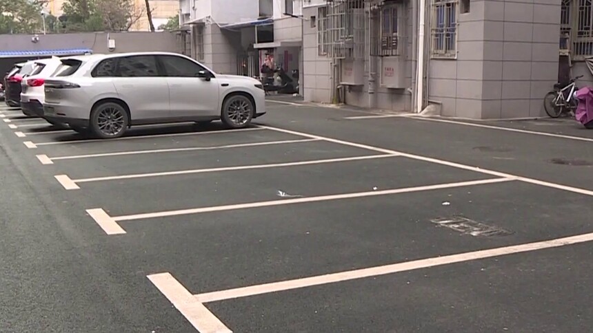 长沙马建小区 曾经脏乱差 提质焕新颜 老旧小区处处垃圾 滋生蚊虫臭味难闻