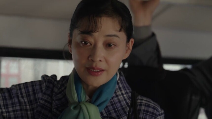 《好好的时光》第1集看点：庄先进遇苏小曼一眼倾心，公交智斗人贩子二人默契配合