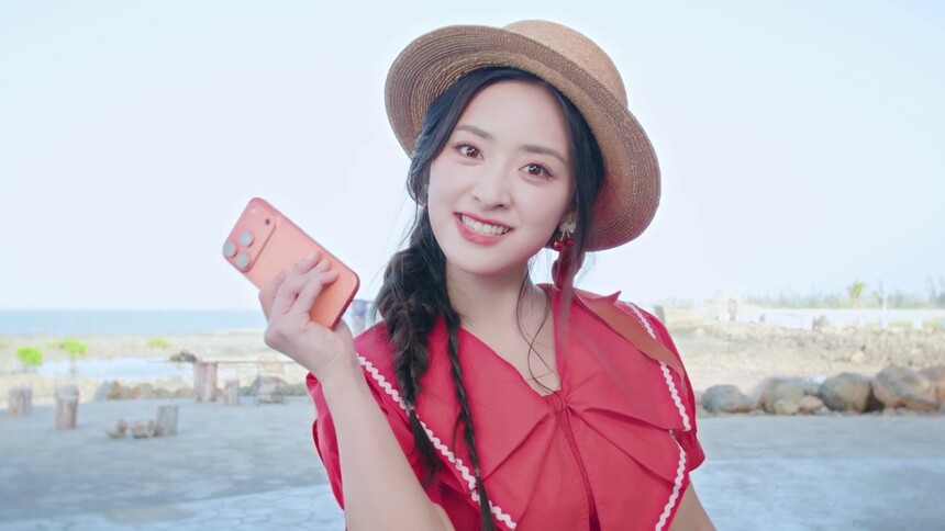 沈月时隔八年再回客栈 笑容满格快乐加倍！