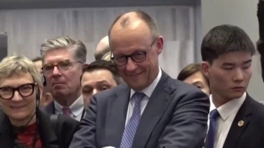 默茨参访宇树科技 观看春晚同款《武bot》