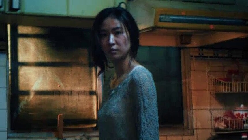 妈妈怀疑女儿偷钱严厉责罚