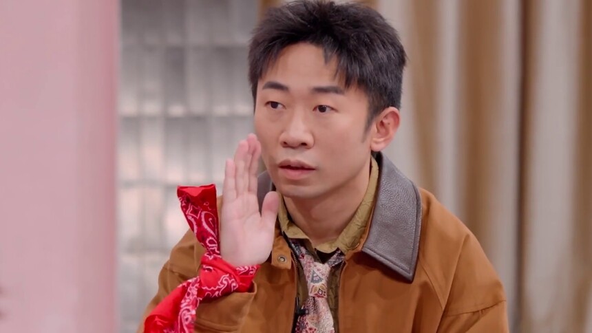 杨迪就这样偷偷递答案给王栎鑫