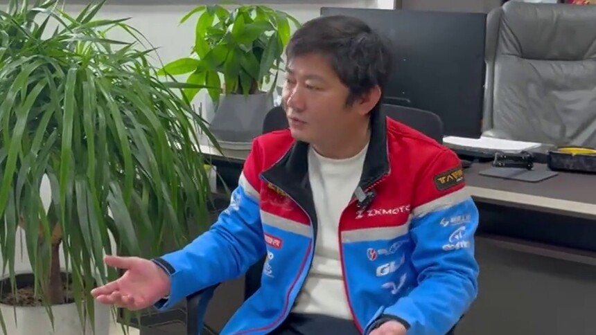 湖南伢子“张雪机车”创历史！湖南台20年后再专访张雪 被说“靠个人魅力卖车” 张雪却清醒表态：我没那么大意义