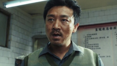 阎闯孤身入匪窝救二奎，狠辣手段吓呆匪徒