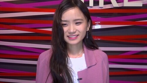 我不叫天下叫无双 行走的表情包胡楚靓在线直播