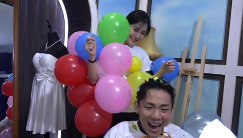 孔繁浩梁熙彬大方秀恩爱爱我你就抱抱我