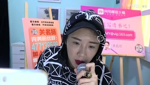 关名扬直言欣赏翁炜炜强大心理素质 称3w与自己同属"招黑"体质