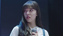 叶子舞台失声借酒浇愁