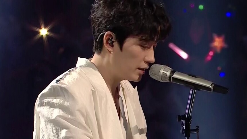 朱一龙cut:居老师超帅自弹自唱 紧张到手冰凉?