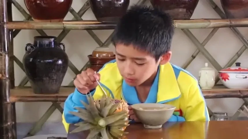 滇西小哥酸酸甜甜原汁原味的菠萝饭看着都香