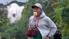 春哥叼窝头辣椒撒一地