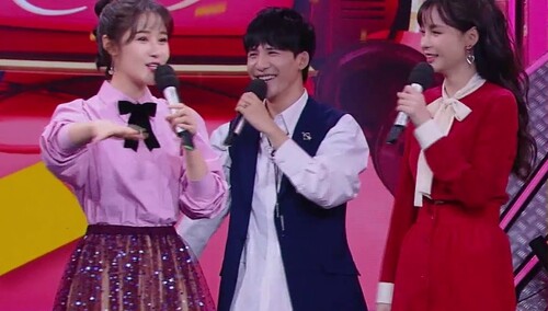 这个访谈聊不下去!王一博太耿直,梁田持续遭暴击