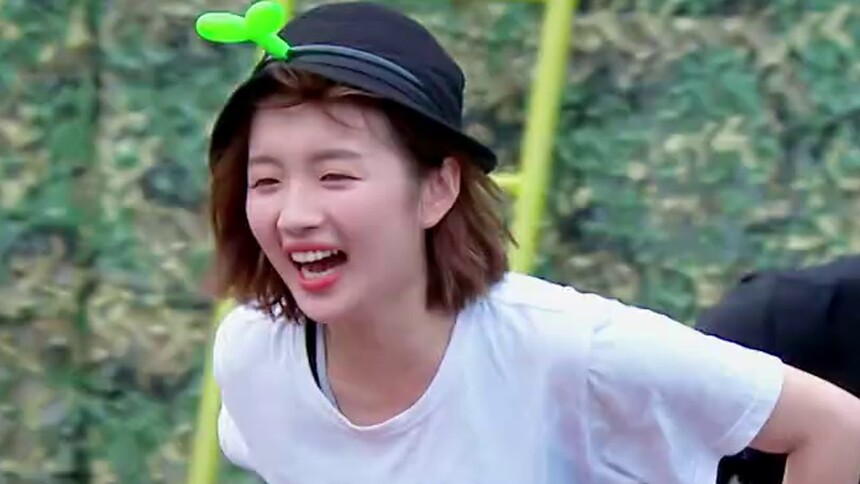 说好的守护呢李浩菲遭恐龙队友无情推下水
