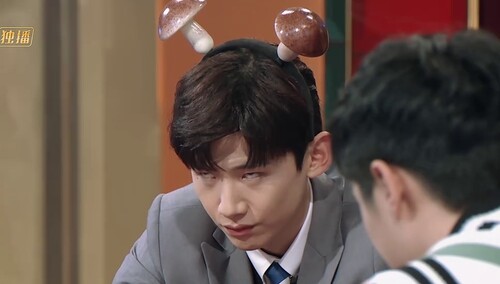 【彩蛋】白敬亭翻白眼自拍