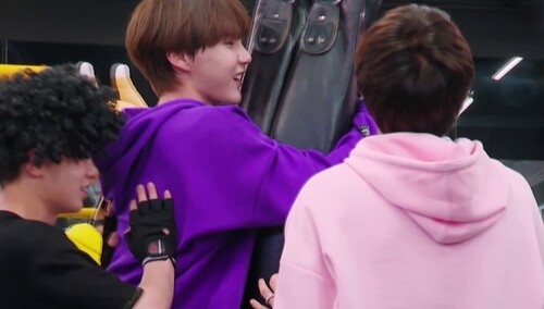 师徒彩蛋:团宠李权哲的高光时刻!朱正廷黄明昊帮仓鼠荡秋千