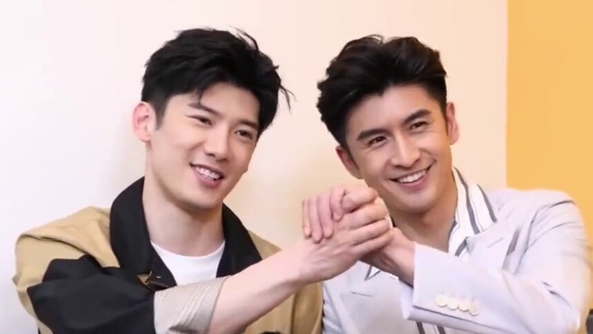 张云龙刘芮麟不承认嘉行四傻采访现场讲起相声两个人吵吵闹闹的样子也