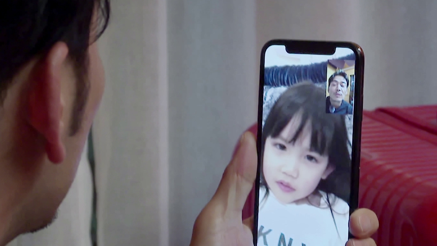 又骗我生女儿系列！杨烁女儿可爱的溢出屏， 对待儿子“陌生”又熟悉