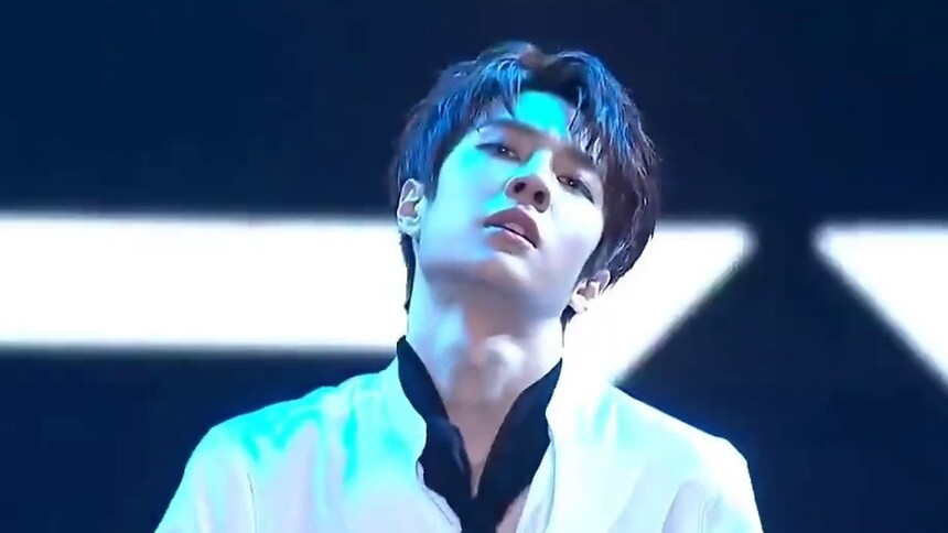 王一博蒙眼舞thehills花young舞蹈秀