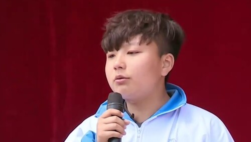 杨奥妈妈道出惊人身世母子抱头痛哭