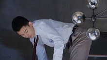 刘烨被压床底，萧晗吓到懵圈