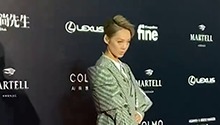 宁静是红毯鬼马的时尚icon！
