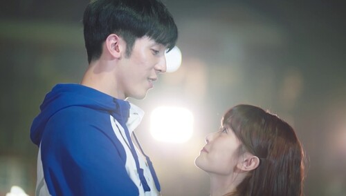 郭之宇学偶像剧哄夏天天