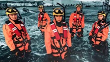 林超贤坚持水下救援场面全景实拍