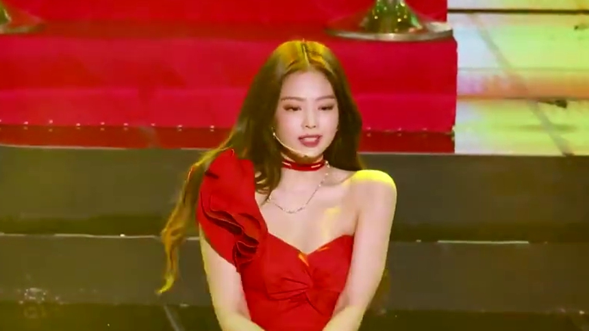 blackpink:jennie《solo》熱搜紅玫瑰場 - 高清視頻在線觀看 - 芒果tv