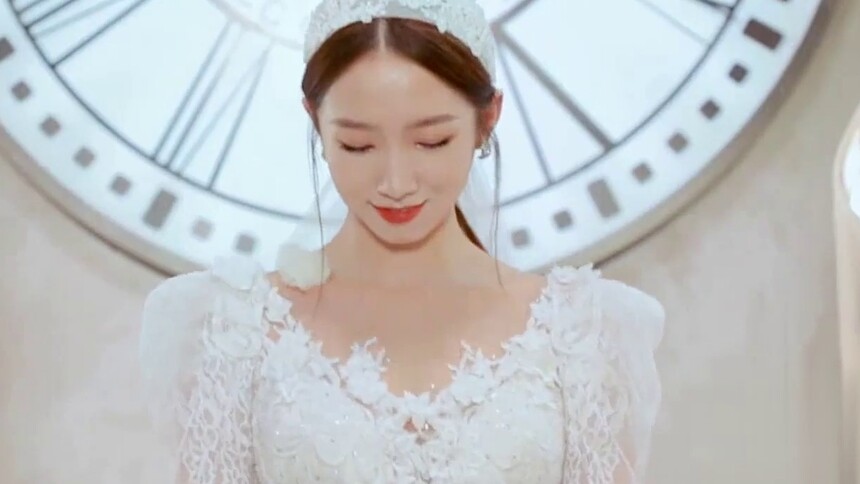 火箭少女101孟美岐穿婚纱走秀也太仙了吧