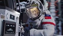吴京玩命太空行走进入控制室