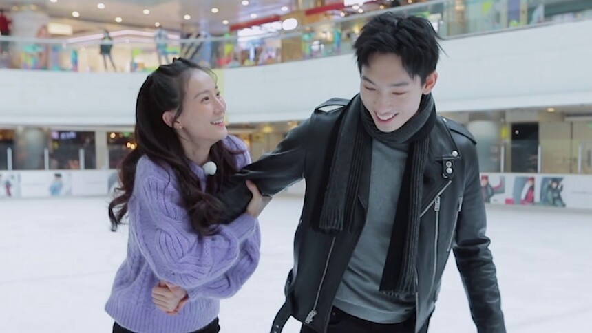 恋爱日记张豆豆于家翊牵手滑冰甜度超标养眼的画面又出现了