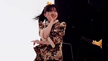 赖美云甜酷色彩封面大片