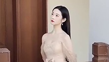 张艺凡流光典雅礼裙造型