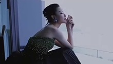 倪妮墨玉星河百褶裙造型