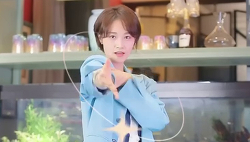 镯子七十二变：蓝盈莹变身美少女战士？