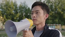 张雷正式在新疆小镇中学教足球