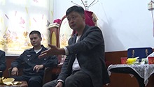 为你刷卡摆摊还债 你为何说散就散