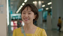 金燕子去机场接董孟实