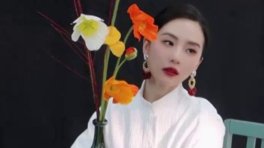 刘诗诗清冷素白套装