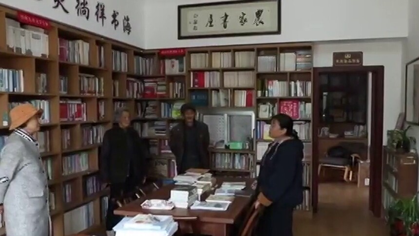 宋庆莲的锄头与笔杆 在乡村里种出的“文学春天”