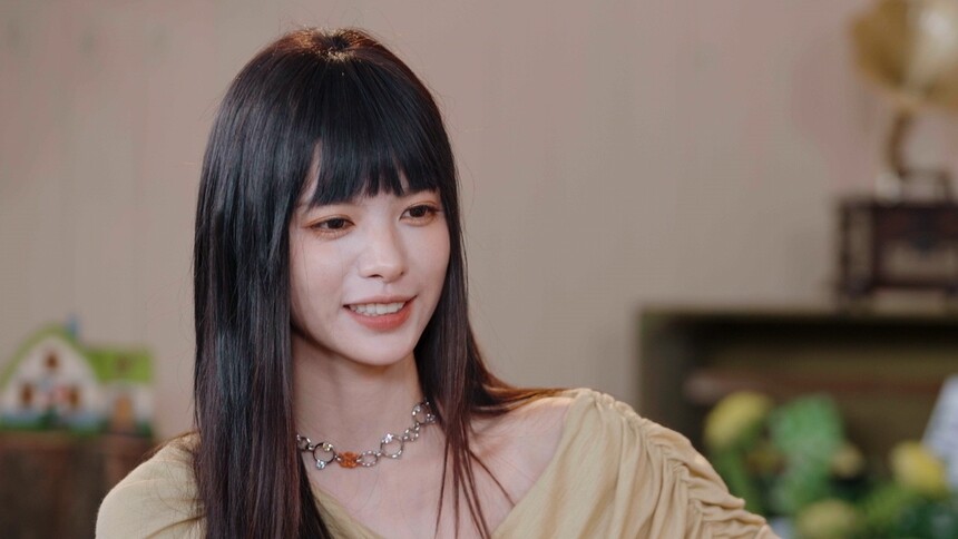 张艺上重庆话挑战《达拉崩吧》