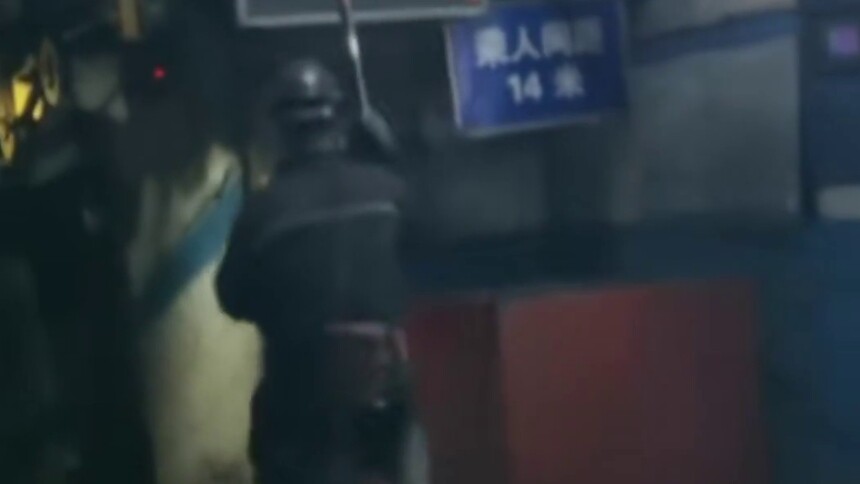 新华社记者直击：凌晨搜救工作紧张进行中