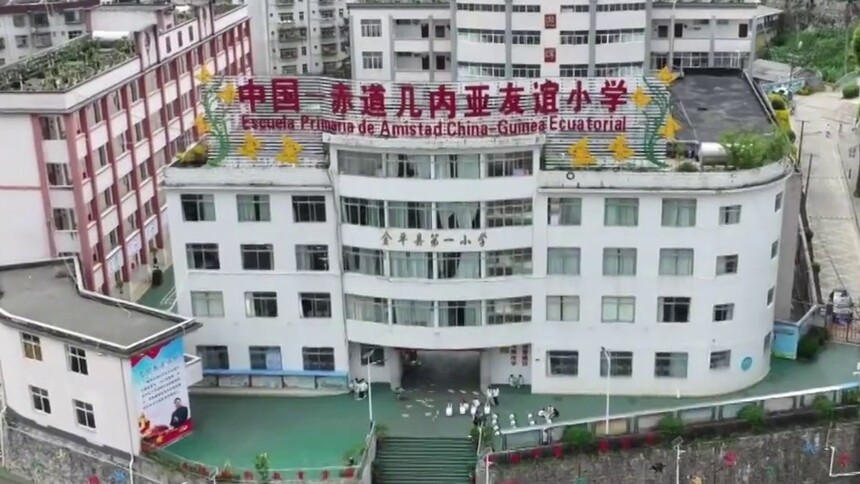 皇马名宿桑奇斯走进边疆校园 用足球点亮绿茵梦想