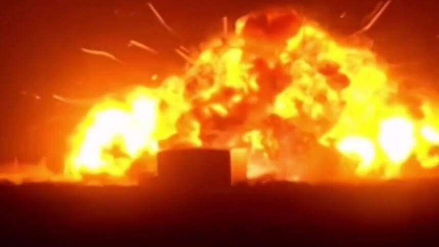 美“新格伦”火箭测试时爆炸 现场升起红色蘑菇云