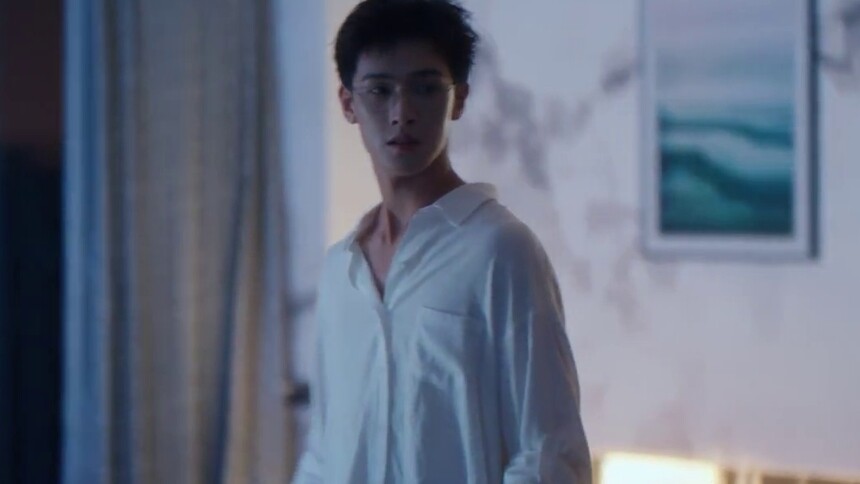 《耀眼》第30集看点：暧昧丛生！“定晴信武”沙发吻