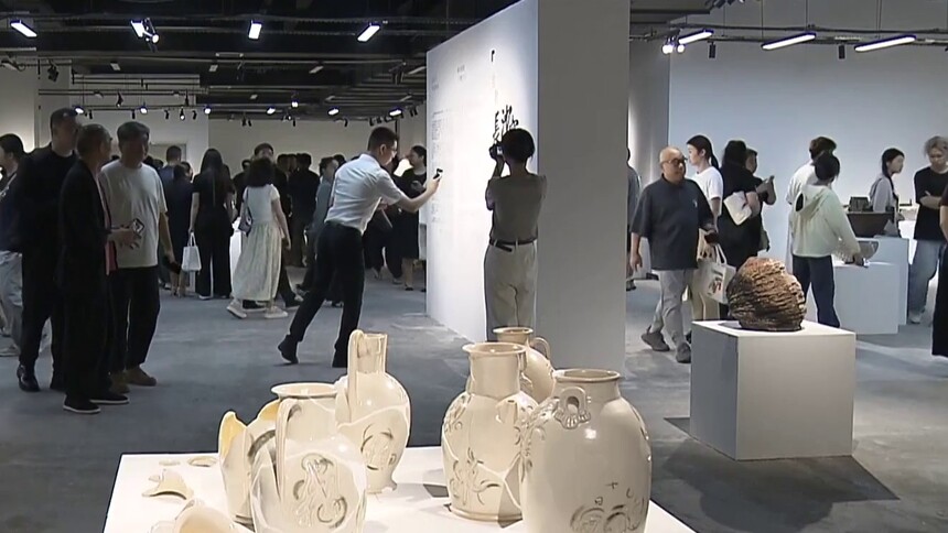 “致敬长沙窑——2026彩瓷源陶瓷艺术展”在长沙开幕