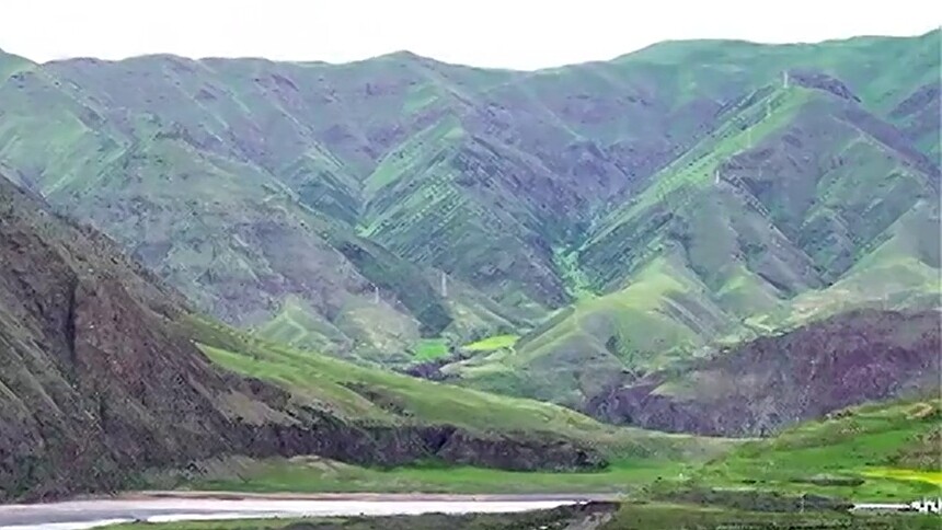 走进《生命树》核心取景地青海玉树仲达乡，这里的每一处细节，都瞬间将你拉进多杰队长扎根生命禁区的时光。
