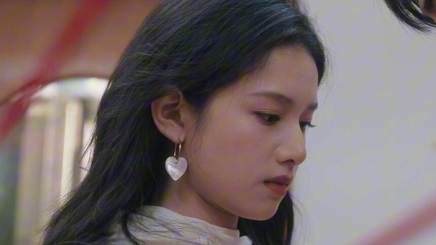 陈异苗靖在波仔乔乔婚礼上玩游戏穿红线