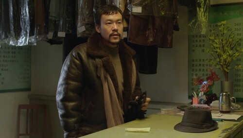 自以为行事隐蔽，实则不然